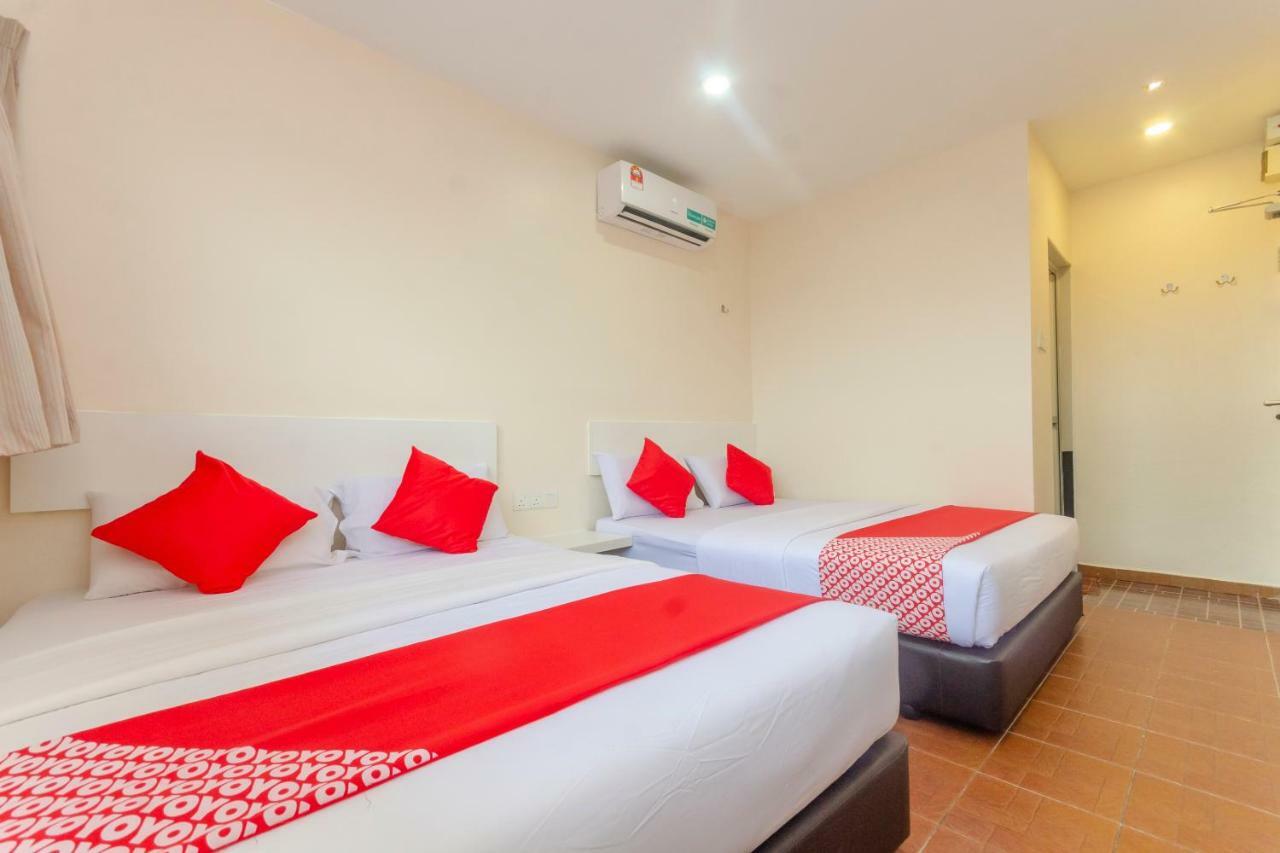Oyo 1010 Skudai Hotel Exterior photo