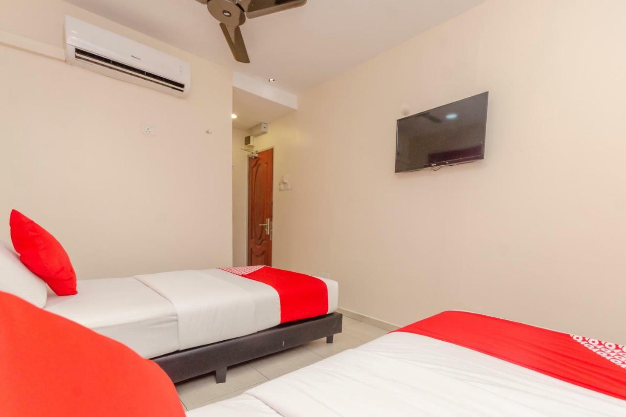 Oyo 1010 Skudai Hotel Exterior photo