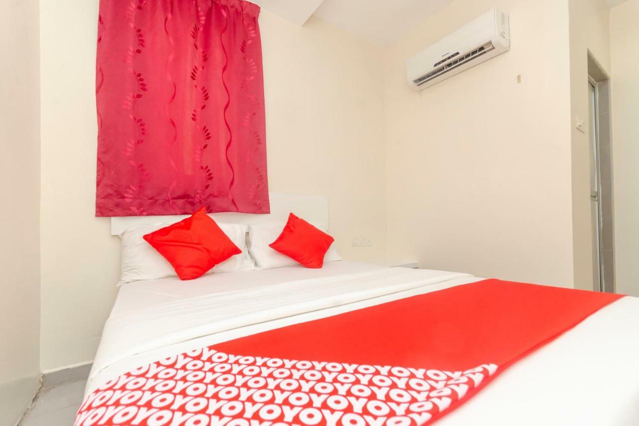Oyo 1010 Skudai Hotel Exterior photo