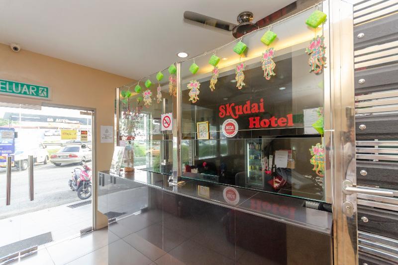 Oyo 1010 Skudai Hotel Exterior photo