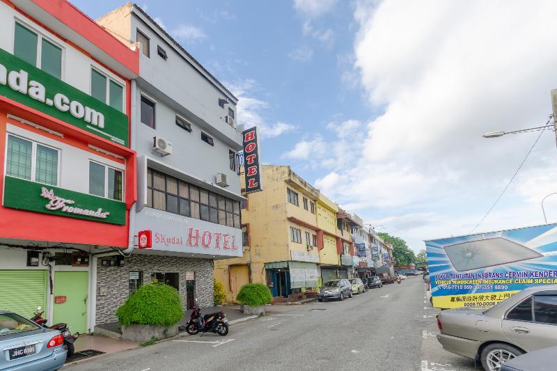 Oyo 1010 Skudai Hotel Exterior photo